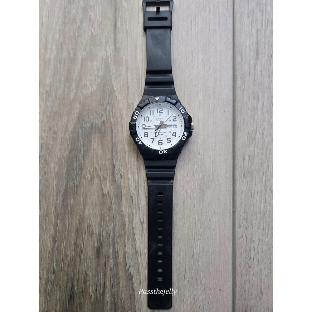 Casio Watch Mens Diver Style White Dial Day Date Black Resin Sport Quartz Y2K